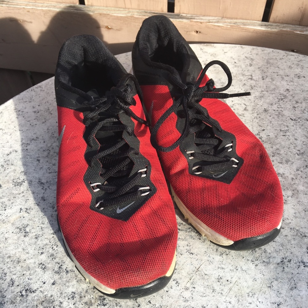 ⭐️ LAST CHANCE ⭐️ Men’s Nike Shoes Sz 9